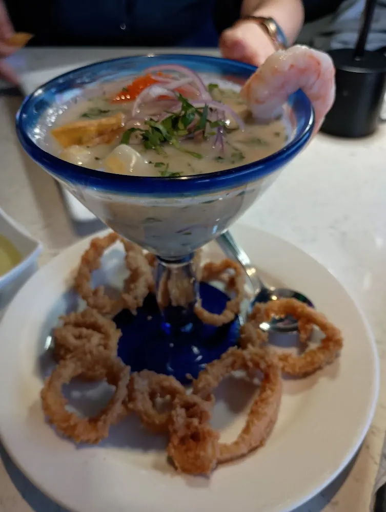 Leche de Tigres Con Calamares Fritos