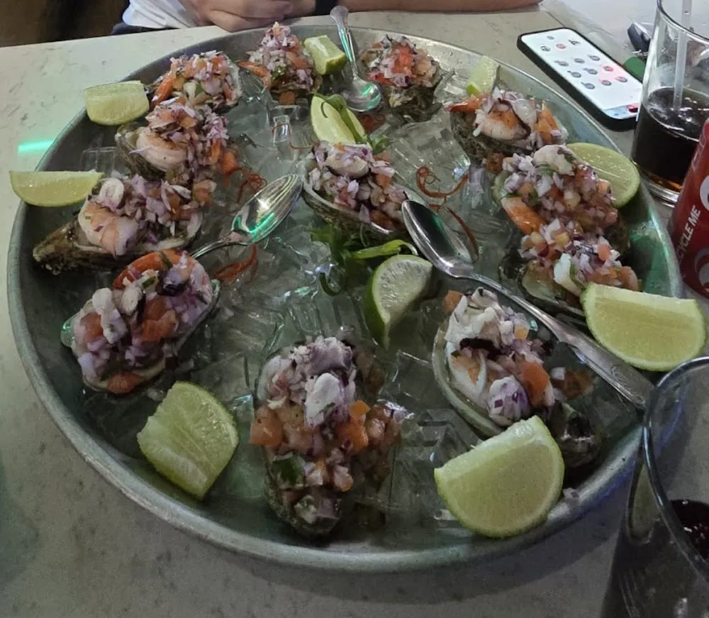 Ostiones Pulpo Y Camarón Preparado